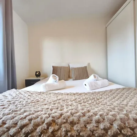 Cozy 2 Bedroom *